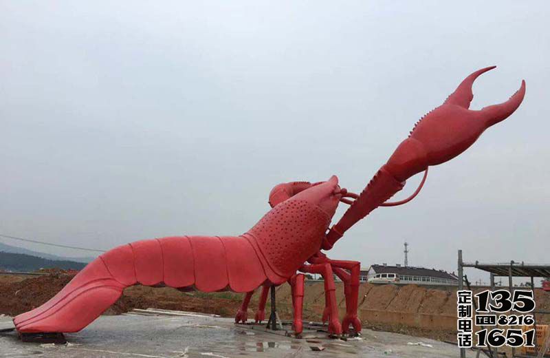 公園擺放的伸著鉗子的玻璃鋼創意小龍蝦雕塑