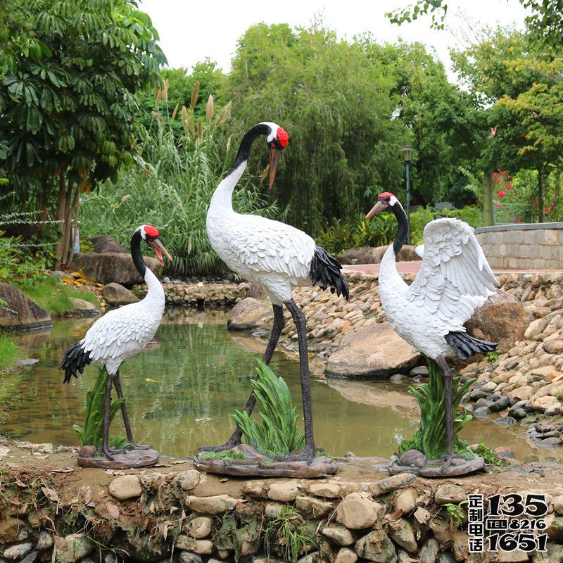 玻璃鋼彩繪仿真動物景觀裝飾品池塘邊上的丹頂鶴雕塑